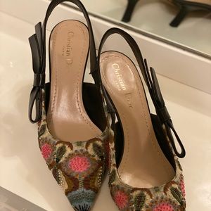 DIOR pumps